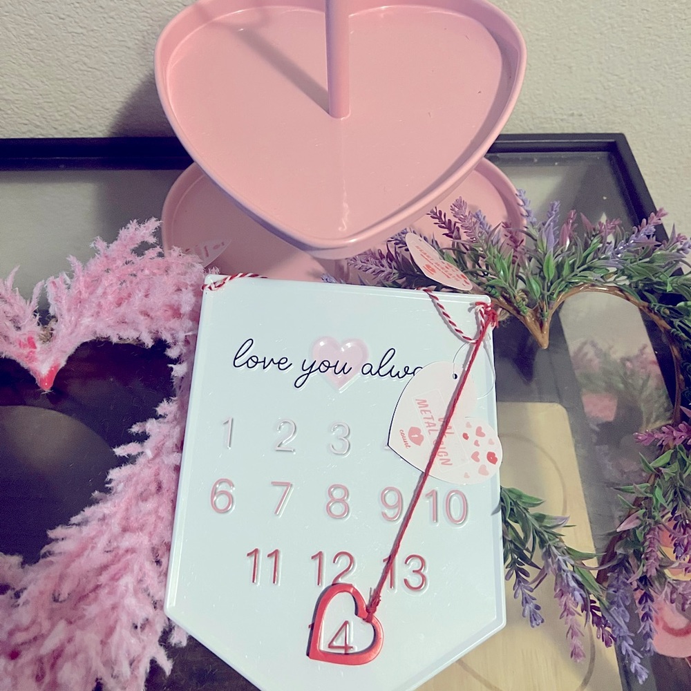 Valentines Bundle.. decor always from a smoke/pet free home